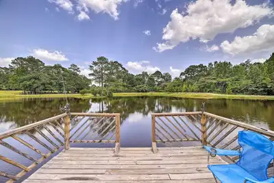 Image de Stylish Woodville Cabin: Fishing Dock Access!
