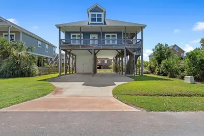 Image de Less than 1 block or a 3 minute walk to the Beach-Ocean Views, Sleeps 10