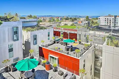 Image de Berkeley Apt w\/ Rooftop: 4 Blocks to Campus!