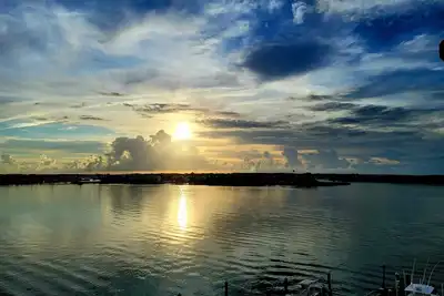 Image de Fantastic Water Views! Pool, Jacuzzi, Gym, and walk to the Beach!