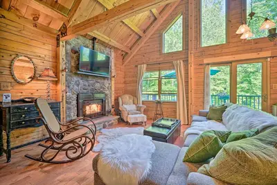 Image de Cozy Mount Snow Chalet w\/ Game Room & Hot Tub