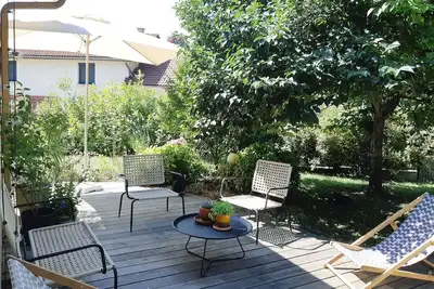 Image de Villa spacieuse, grand jardin avec piscine
