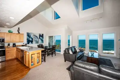Image de Promo! Oceanfront Condo with Indoor Pool, Wifi and Hdtv!