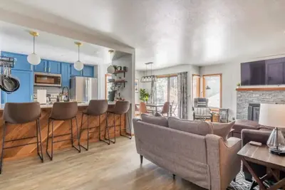 Image de Updated 1 bedroom with bunks near Mammoth Creek, bike paths, &  free shuttle!