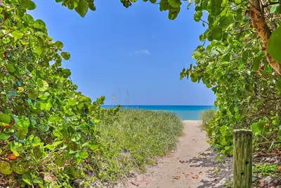 Image de Ocean Access Jensen Beach Home: Dock & Lanai!