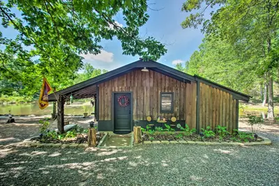 Image de Charming Lakefront Cabin: Fish, Hike & More!