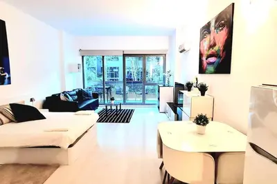 Image de Spacious and Comfortable Studio