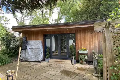 Image de Thistle Lodge - Quiet Garden Lodge with off road parking