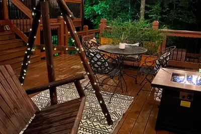 Image de ☀️ Mtn view, Hot Tub, Fire Pit, Patio Swing, Giant Jenga, 12 mi from Blue Ridge ⛰