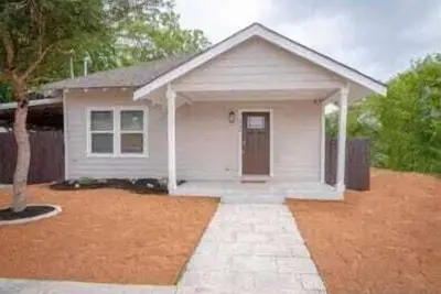 Image de Captivating 4br 2ba Home Near Awesome Downtown