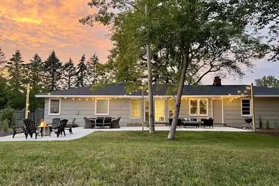 Image de Hot Tub - Grand Haven - Spring Lake Front Home with Private Beach