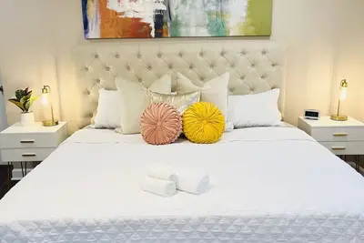 Image de 2 Bedroom Luxury Home Near Downtown