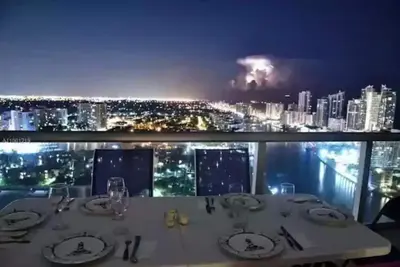 Image de Stunning Penthouse Suite Waterfront 2 bd/2 ba