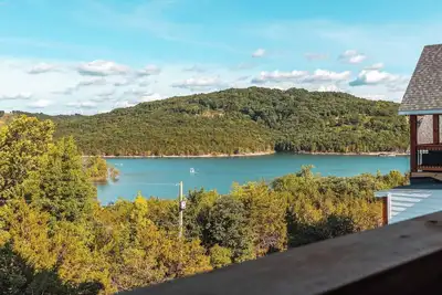 Image de 7br Lake Lodge w/ Hot Tub + New Private Fire Pit