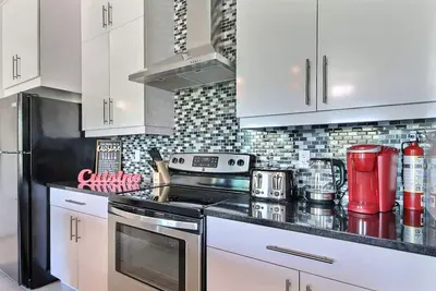 Image de Good Vibes Only -Modern and spacious 2 bedroom condo 4 beds Free Parking, Gym