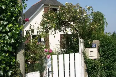 Image de Location saisonnière maison pour 4 personnes dans petite rue et quartier calme.