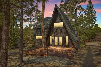 Image de Midnight Chalet A Frame + Spa + Fireplace + Bbq