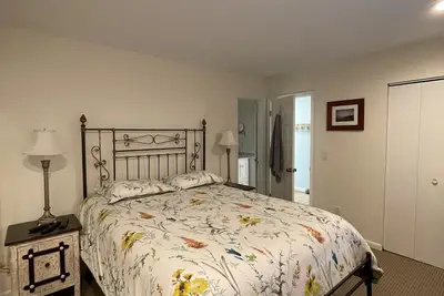 Image de Waterfront Condominium on Fort Pond Bay with beautiful Sunsets
