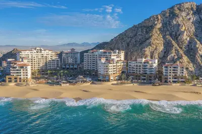 Image de Luxurious & Romantic Master Suite with Kitchen