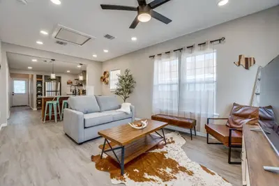Image de Stylishly Renovated Home 5 Minutes to Downtown