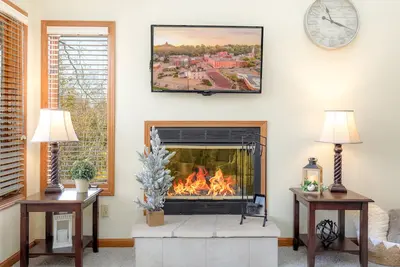 Image de King bed, Peaceful, Wood Fireplace, Near Trails, Golf, Spa