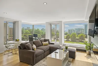 Image de Wonderful Waterfront Apt for 5! Pkg & City Views