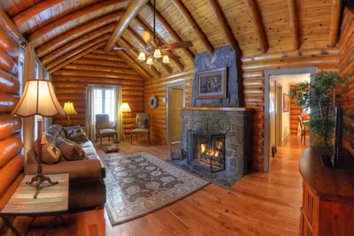 Image de Historic Log Cabin- A True Black Hills Original