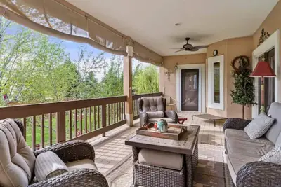 Image de Quite Neighborhood. Beautiful back yard, Long Term Stay