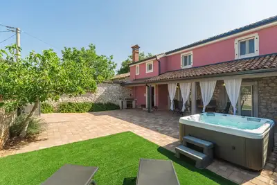 Image de Ston house with whirlpool, garden, table tennis, quiet location