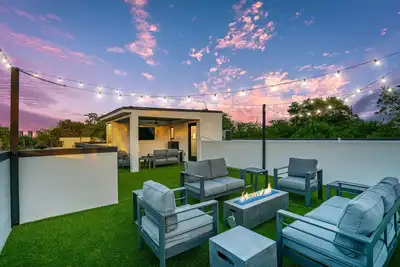 Image de Luxury Mid Century Modern★Rooftop★Near Everything!