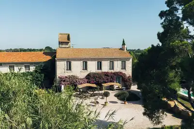 Image de Suite privative au Mas avec spa de nage