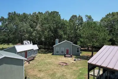 Image de Bois Darc Bungalows 4-Cabin supporting 15 guest