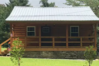Image de Homestead is a completely remodeled cabin just minutes from Gatlinburg.