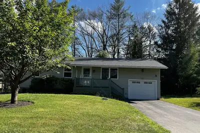 Image de Beautiful 3bd/2ba home, mins to Spac/track/downtown Saratoga