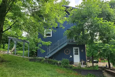 Image de Quaint Stream Side Garden Flat