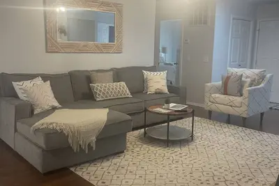 Image de Close to lake, golf and mountain biking with hot tub and game room