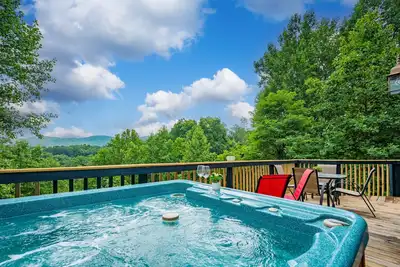 Image de Stylish Mountain Retreat w/ Hot Tub, Games and Stunning Sunrise Mountain Views!