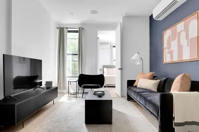 Image de Deluxe Cobble Hill 2br w\/ W\/D, near Tj, by Blueground