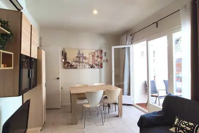 Pet-Friendly Appartement MariBeach2 Sitges avec A/C & Wi-Fi