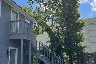 Image de Beautiful 1 story home with detached studio apartment