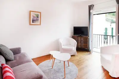 Image de Appartement 'Saint-Jean-de-Luz' avec vue sur les montagnes & Wi-Fi