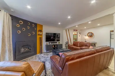 Image de Location! Walk to Canyon Lodge! Mammoth Ski & Racquet Club