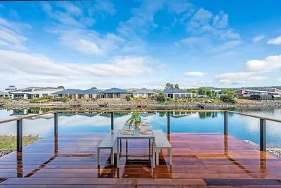 Image de Lakefront Beach House | Bikes & Kayaks | Wifi