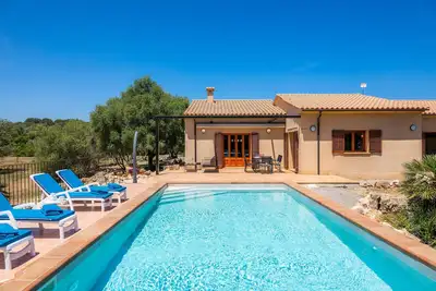 Image de Maison de vacances 'Finca Ca'n Terrasa' avec vue sur les montagnes, piscine et Wi-Fi.