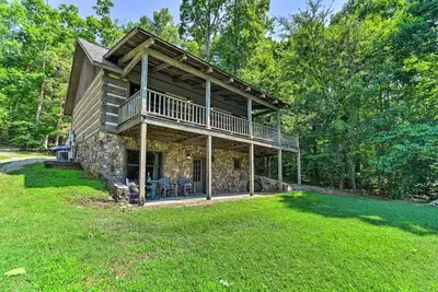 Image de Cozy Roughriver Lakefront Cabin