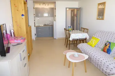 Image de Appartement familial avec balcon, à 50m de la plage – 2 pièces, 4 couchages, WiFi et parking gratuits