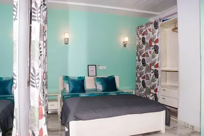 Appartement confortable avec eau chaude et machine à laver
