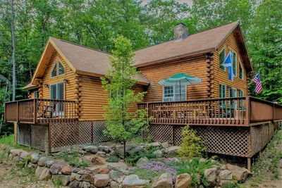 Image de Gorgeous Log Cabin w/ hot tub and large center fireplace