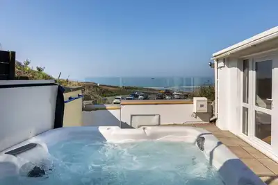 Image de No. 10 Marine Road · Luxury Family Beachside Home inc Hot Tub & Parking