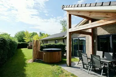 Image de Luxury and fully equipped vacation villa for 4 people with private Jacuzzi.